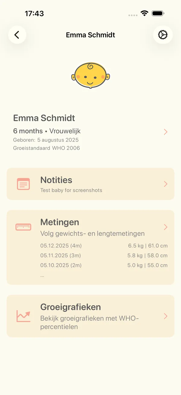 De pagina van een baby met notities, metingen en groeicurven